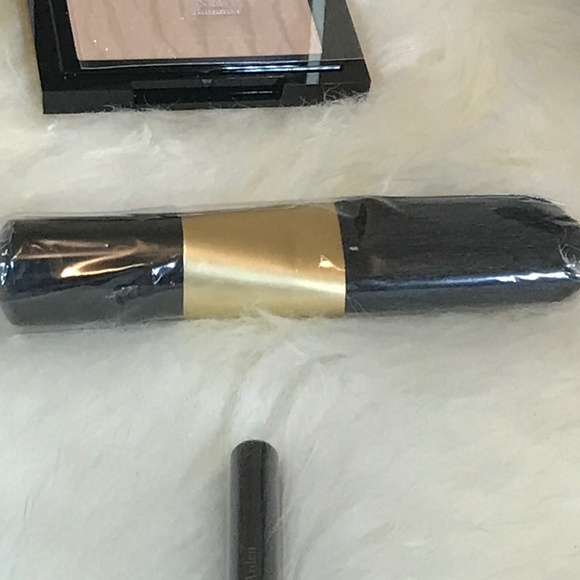New Elizabeth Arden Cosmetic Travel Bag With Make Up & Brushes In Packaging - Picture 7 of 16
